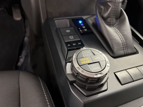 Used 2025 Toyota Tacoma TRD Off-Road image 30