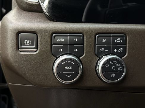 Used 2024 GMC Sierra 1500 SLT w/ SLT Premium Package AWD/4WD image 32