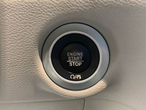 Used 2017 Chrysler Pacifica LX FWD image 14