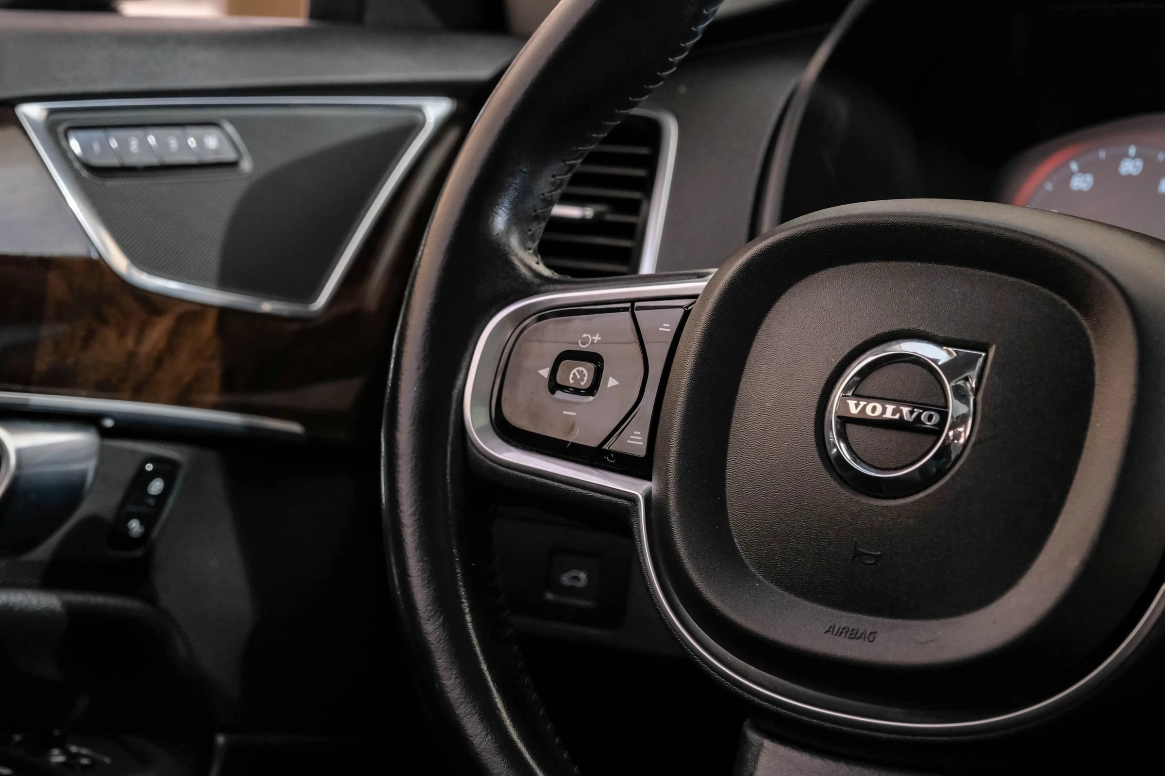 Used 2017 Volvo XC90 T5 Momentum w/ Vision Package FWD image 18