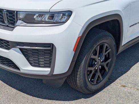 New 2026 Jeep Grand Cherokee Altitude RWD image 9