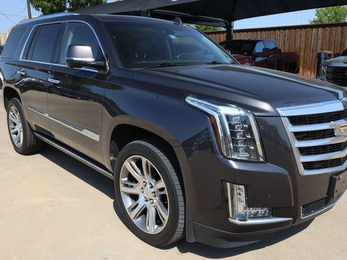 Used 2016 Cadillac Escalade Premium AWD/4WD image 3