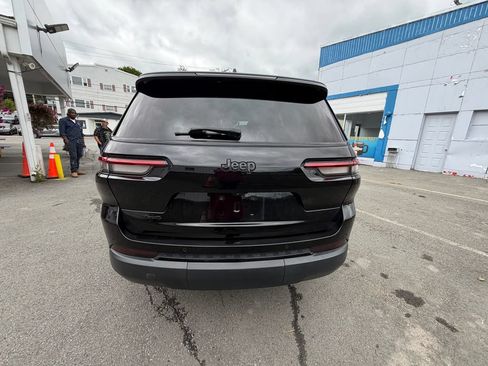 Used 2023 Jeep Grand Cherokee L Laredo AWD/4WD image 4