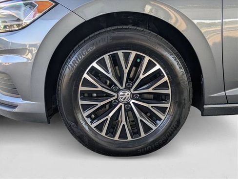 Used 2019 Volkswagen Jetta SE w/ Cold Weather Package image 10