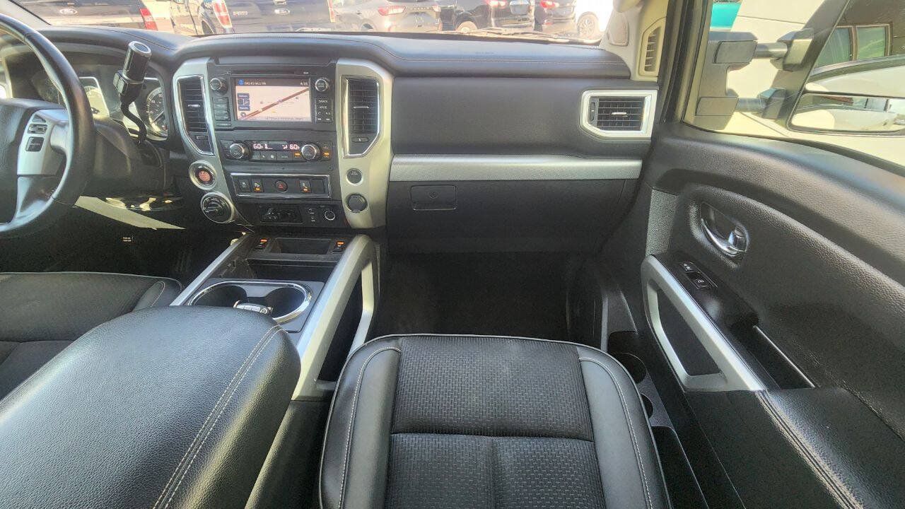 Used 2018 Nissan Titan PRO-4X AWD/4WD image 17