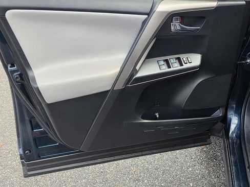 Used 2018 Toyota RAV4 XLE image 33