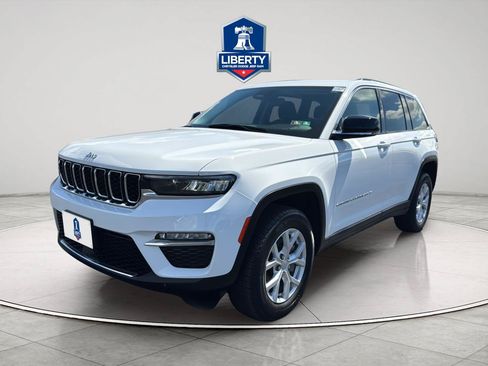Certified 2023 Jeep Grand Cherokee Limited AWD/4WD image 4