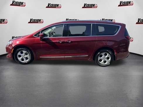 Used 2017 Chrysler Pacifica Touring-L Plus w/ Advanced Safetytec Group FWD image 9