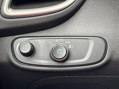 Used 2020 Chevrolet Trax LT w/ LT Convenience Package image 20