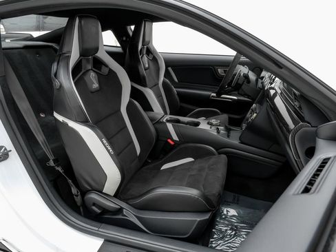 Used 2022 Ford Mustang Shelby GT500 w/ Carbon Fiber Track Pack image 35