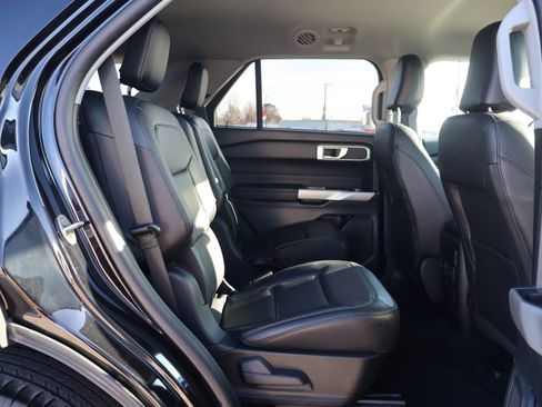 Used 2023 Ford Explorer XLT w/ Equipment Group 202A image 13