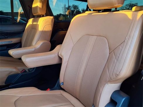 Used 2023 Ford Expedition Max Platinum image 9