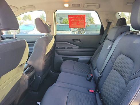 Certified 2024 Nissan Pathfinder SV image 7