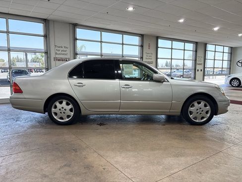 Used 2003 Lexus LS 430 RWD image 3