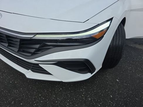 Certified 2025 Hyundai Elantra Blue image 40