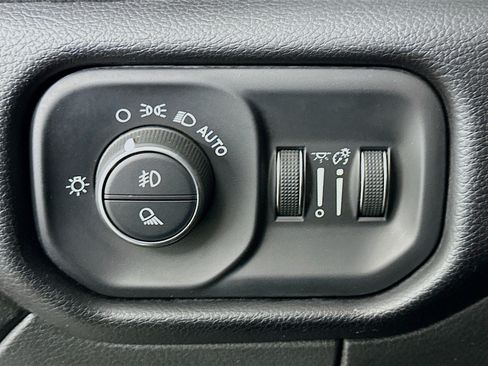 Used 2024 RAM 2500 Laramie AWD/4WD image 17