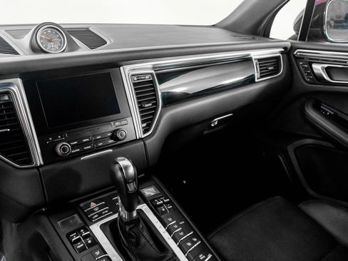 Used 2018 Porsche Macan S image 33