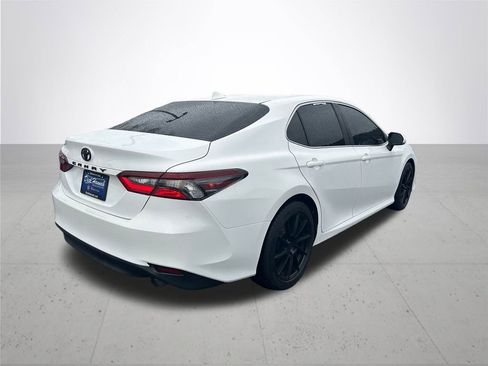 Used 2022 Toyota Camry LE image 7