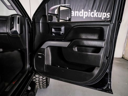 Used 2019 Chevrolet Silverado 2500 LTZ w/ Duramax Plus Package image 35