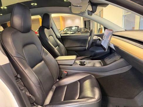 Used 2021 Tesla Model Y Long Range image 25
