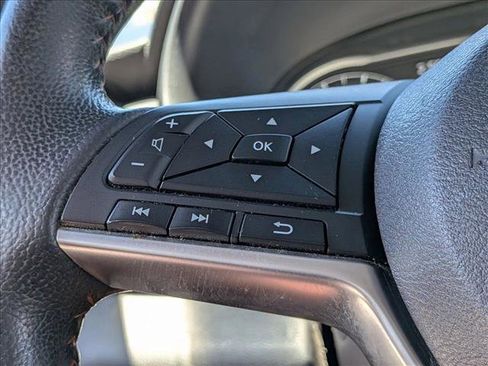 Used 2018 Nissan Kicks SR FWD image 12