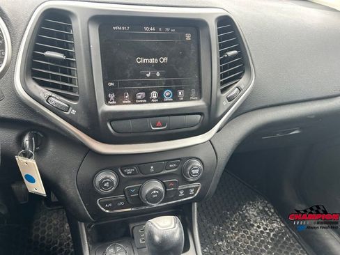 Used 2014 Jeep Cherokee Trailhawk w/ Cold Weather Group AWD/4WD image 6
