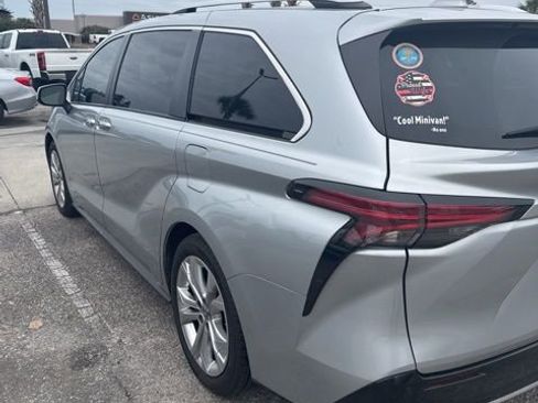 Used 2021 Toyota Sienna Platinum image 5