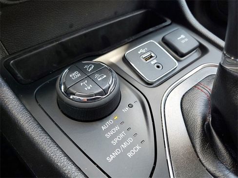 Used 2020 Jeep Cherokee Trailhawk w/ Cold Weather Group image 29