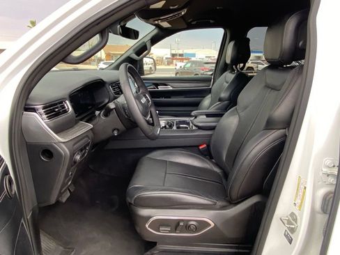 Used 2024 Jeep Wagoneer L Series II RWD image 7