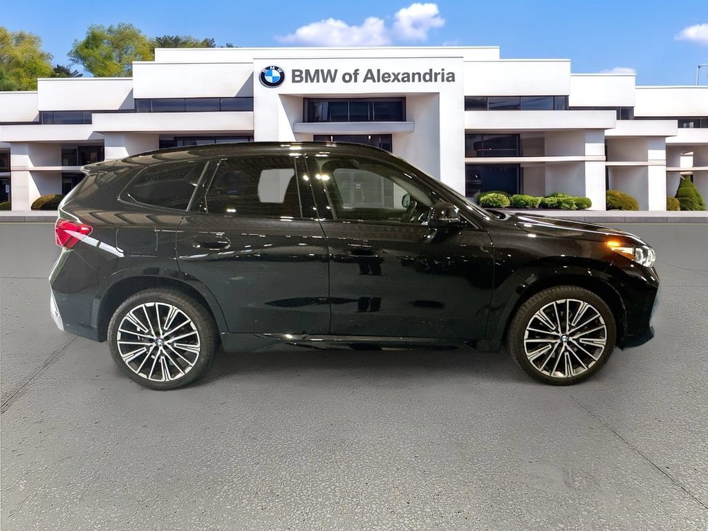 Used 2023 BMW X1 xDrive28i w/ M Sport Package AWD/4WD image 4