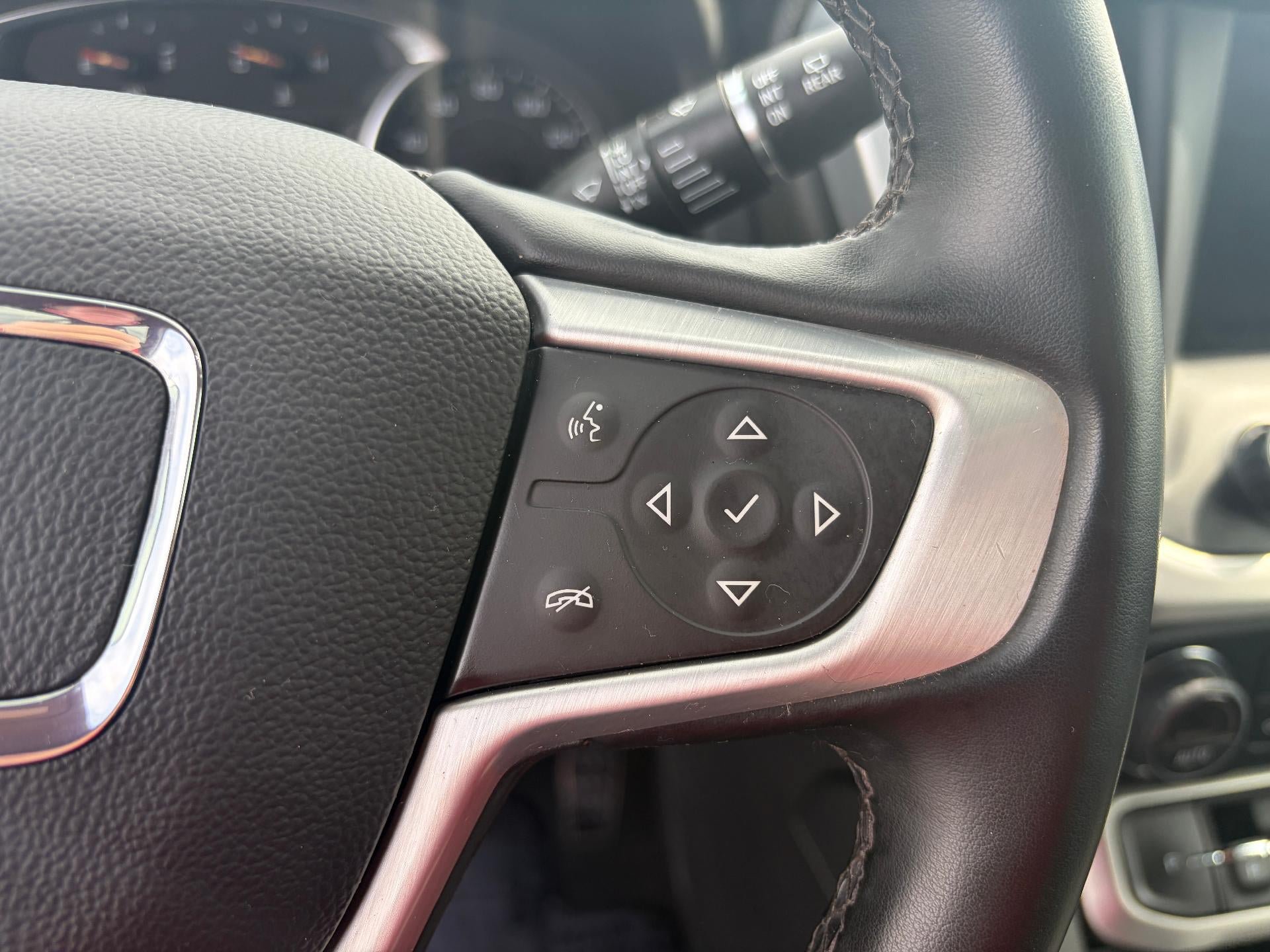 Used 2023 GMC Acadia SLT FWD image 22