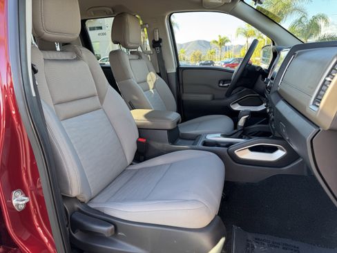 Used 2022 Nissan Frontier SV w/ Technology Package image 33