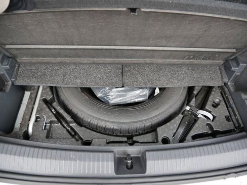 Used 2020 Volkswagen Tiguan SE w/ Panoramic Sunroof Package image 15