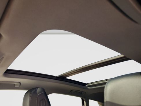 Used 2025 Audi Q4 e-tron Premium image 32