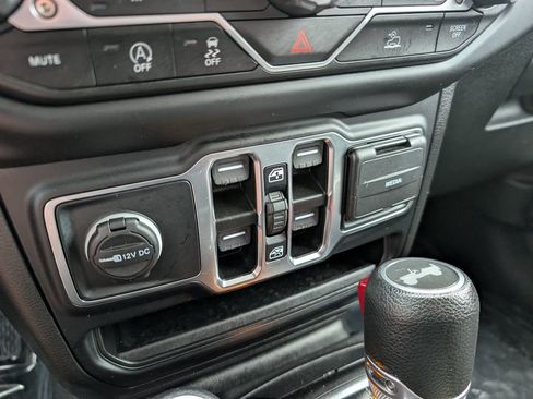 Used 2023 Jeep Wrangler Sahara image 28