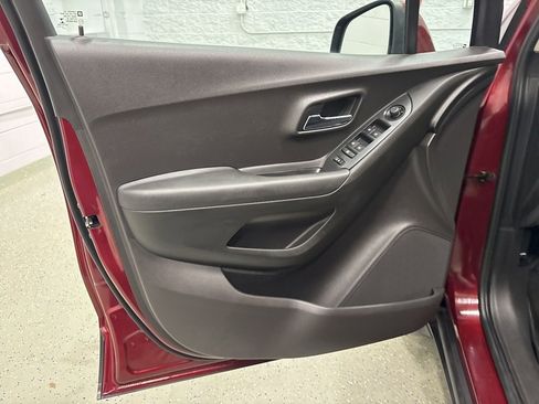 Used 2016 Chevrolet Trax LT image 12