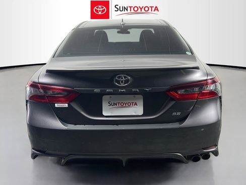 Used 2022 Toyota Camry SE image 5