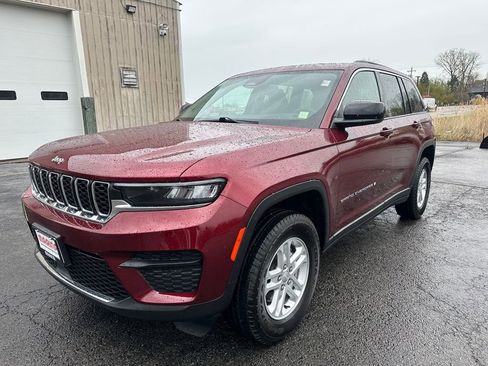 Used 2023 Jeep Grand Cherokee Laredo w/ Luxury Tech Group I AWD/4WD image 11