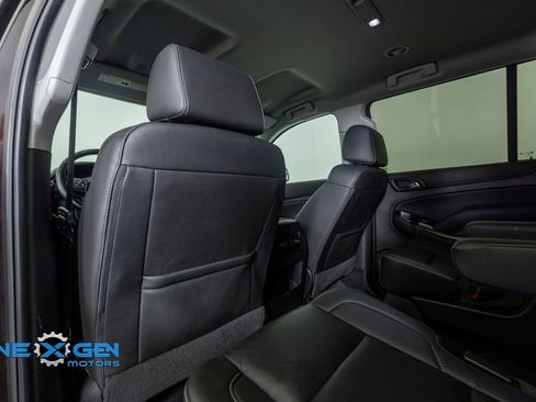 Used 2020 Chevrolet Suburban LT w/ Luxury Package AWD/4WD image 27