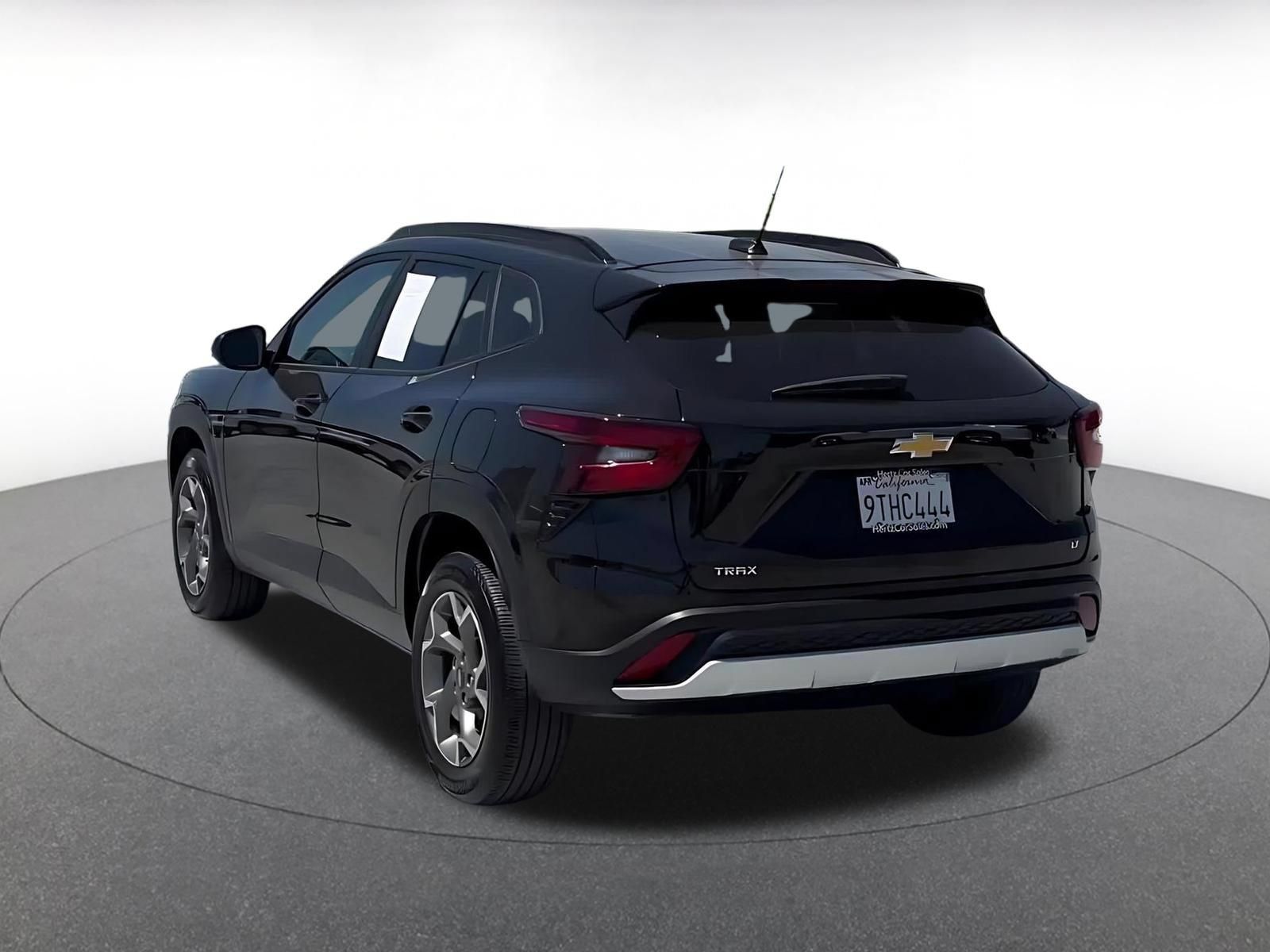 Used 2025 Chevrolet Trax LT FWD image 10