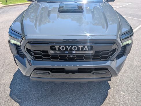 Used 2024 Toyota Tacoma TRD Pro AWD/4WD image 12