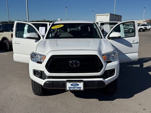 Used 2020 Toyota Tacoma SR image 21
