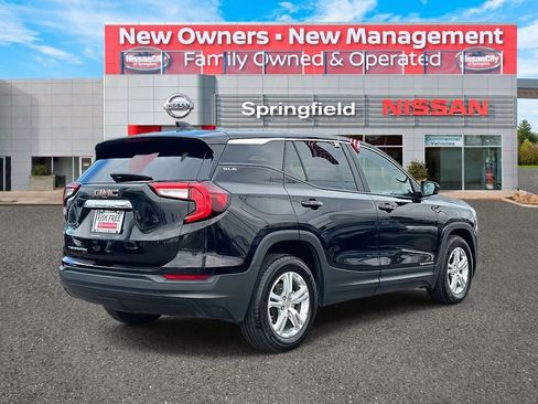Used 2024 GMC Terrain SLE image 5