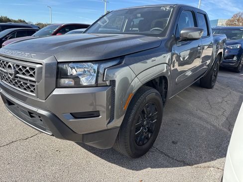 Used 2023 Nissan Frontier SV image 1