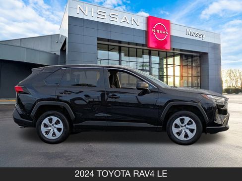Used 2024 Toyota RAV4 LE image 7