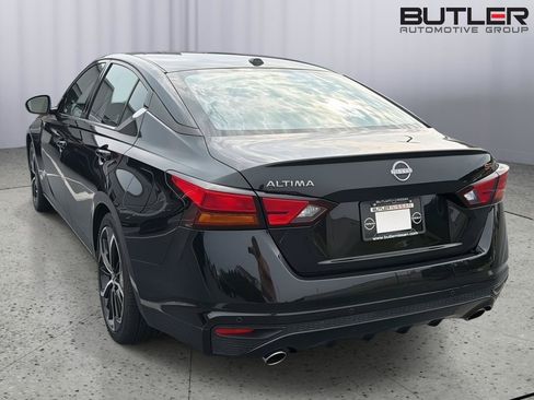 Used 2024 Nissan Altima 2.5 SR FWD image 8