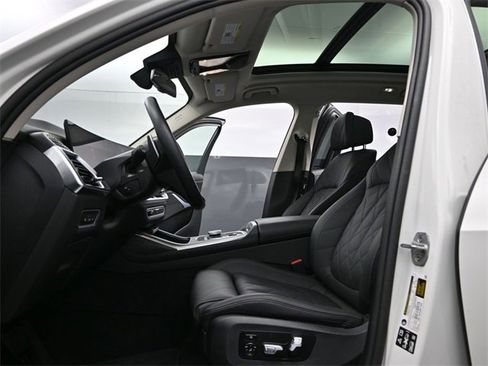 Used 2025 BMW X7 xDrive40i image 12
