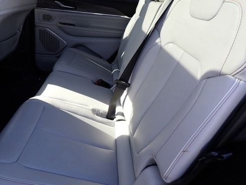 Certified 2023 Jeep Grand Cherokee L Overland image 17