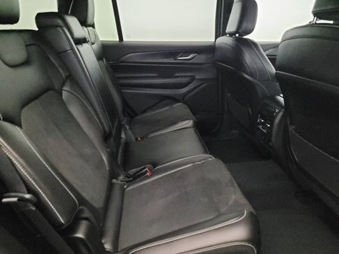 Used 2023 Jeep Grand Cherokee L Laredo image 19