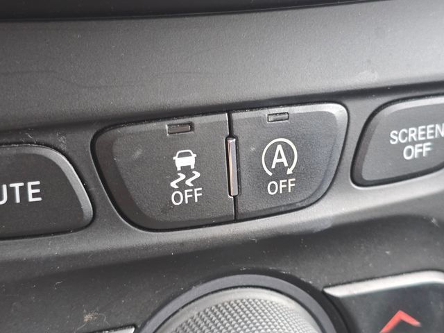 Used 2020 Jeep Cherokee Latitude w/ Cold Weather Group FWD image 15